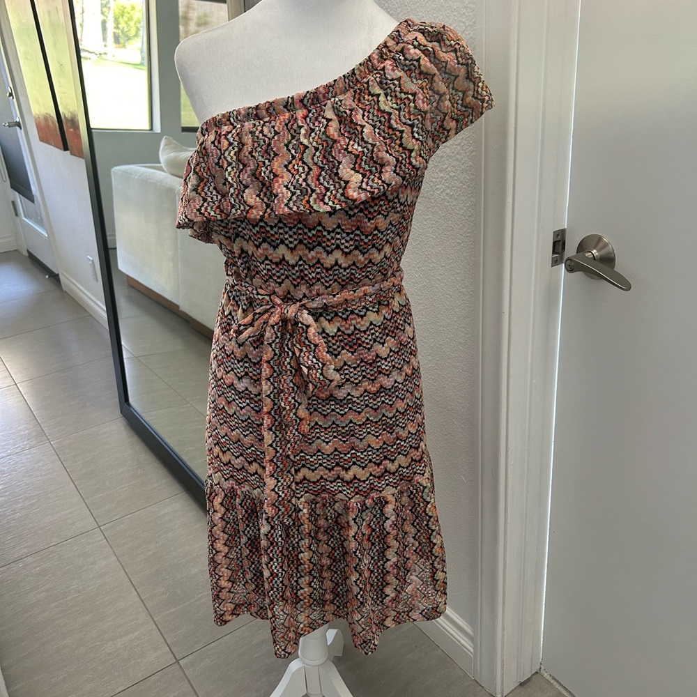 Trina Turk knit one shoulder dress size 6.